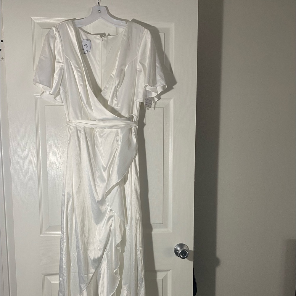 David’s Bridal Satin wedding dress (size 14)